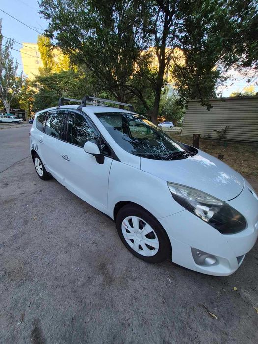 Renault Scenic 2009 год выпуска 1.4 газ /бензин