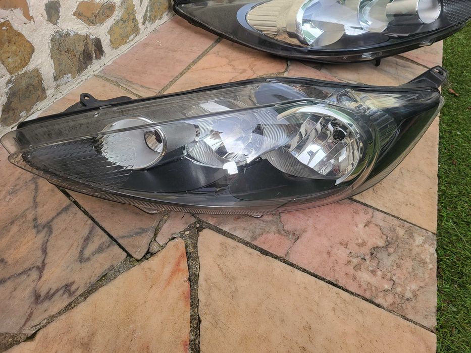 Farol Ford Fiesta 2008-2012  8A61-13W030-AJ