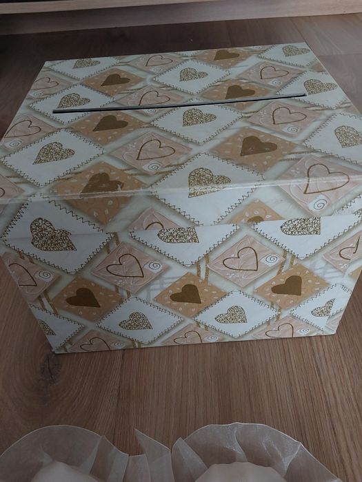 Pudełko z poduszką