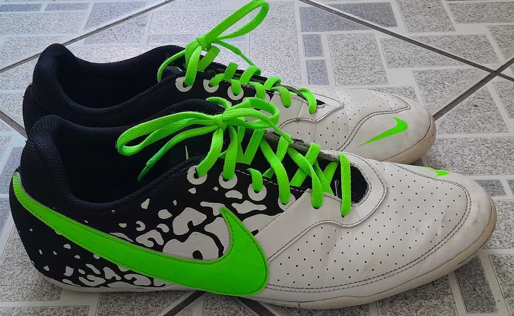 buty halowe NIKE rozm.40