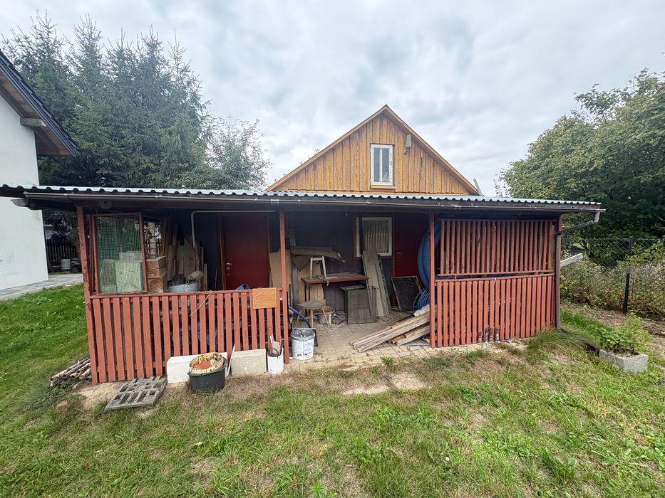 Domek drewniany z tarasem + kostka brukowa