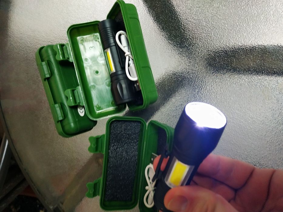 Фонарик трехрежымный в кейсе на аккумуляторе.Новый.