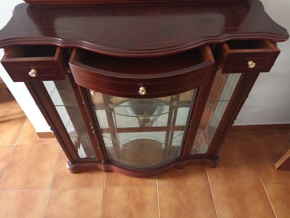 Móvel com vitrine e espelho  vintage