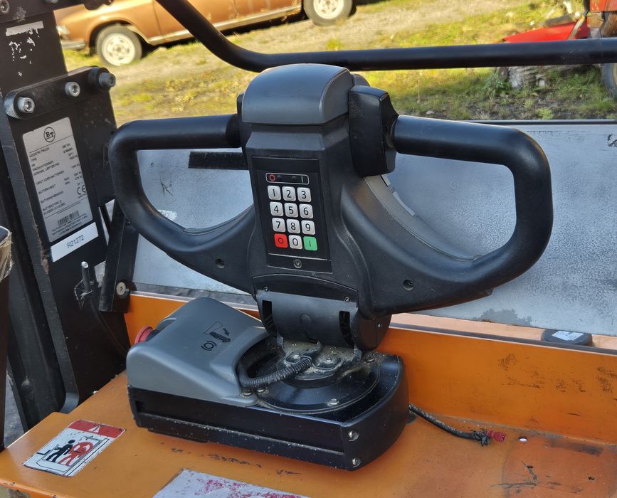 Wózek BT OSE1⁠0⁠0 2⁠0⁠1⁠1 elektryczny 1⁠0⁠0⁠0kg NOWE