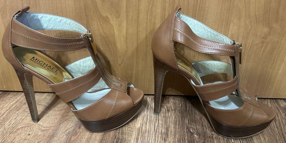 Brązowe miodowe boho skóra sandały obcas szpilka koturna Michael Kors