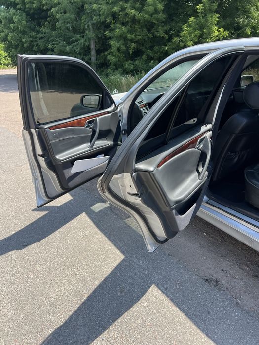 Mercedes Benz e class w210 2001 рік 2.6 газ бензин автомат