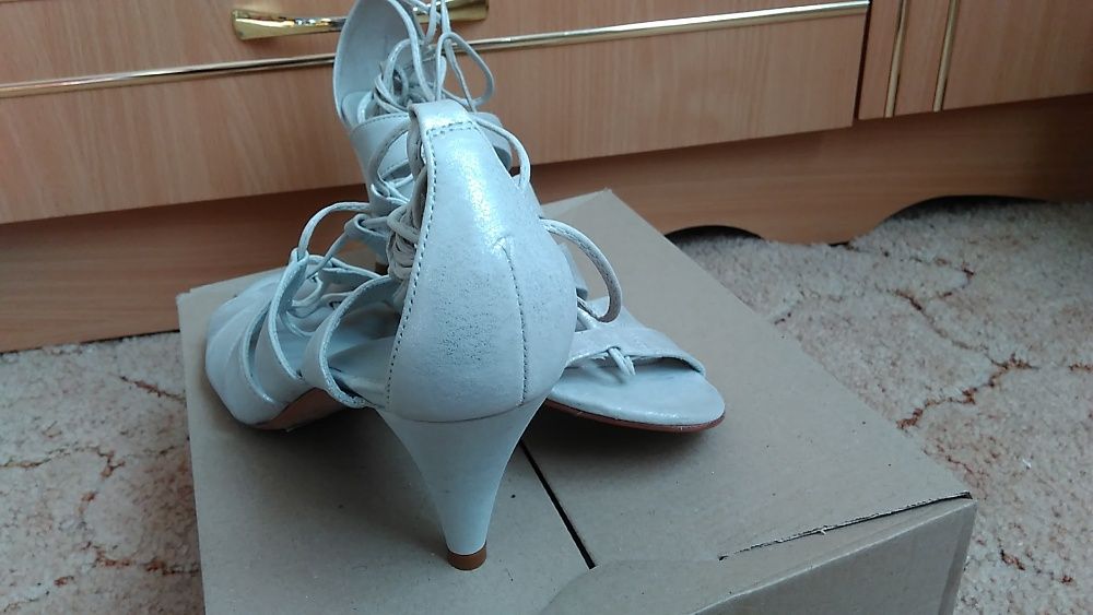 Новые люксовые кожаные босоножки, Франция