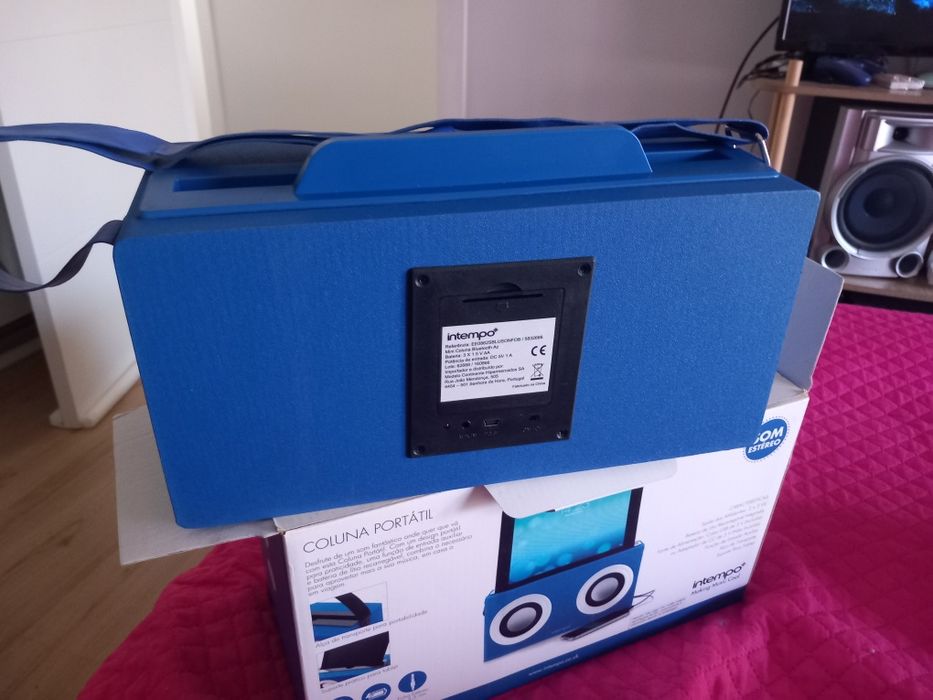 Blue Speaker Column515105249989775361