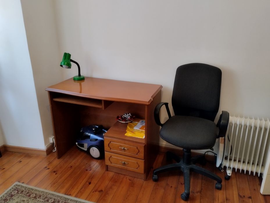 Arrenda-se quarto com cama de  casal,  com o senhorio.