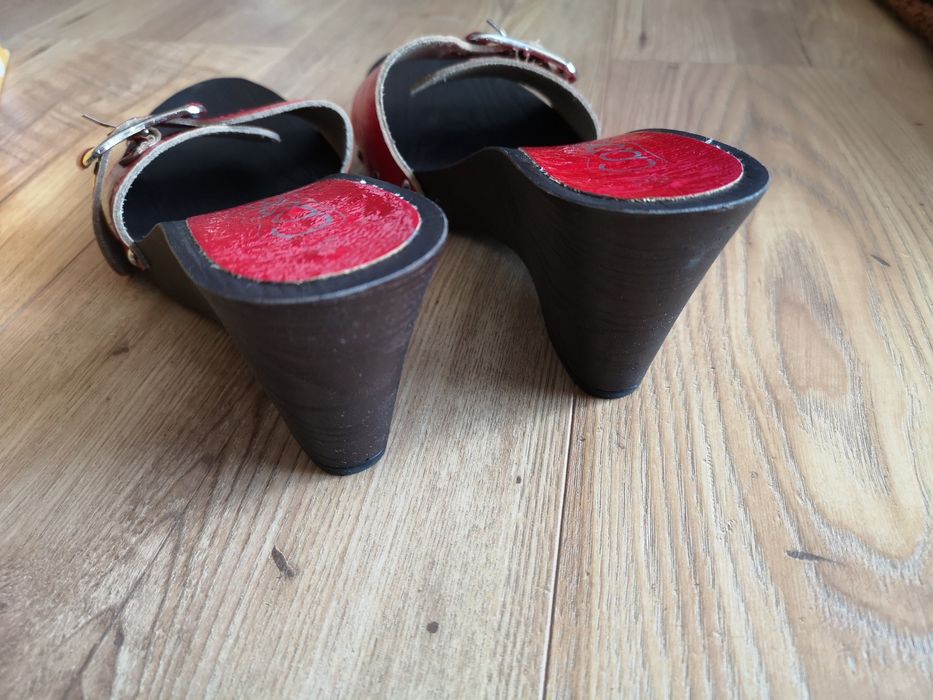 Klapki chodaki koturna