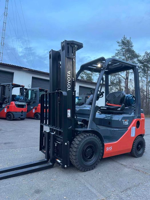 Новий газ-бензиновий навантажувач TOYOTA 02-8FGF15, підйом - 4.7м