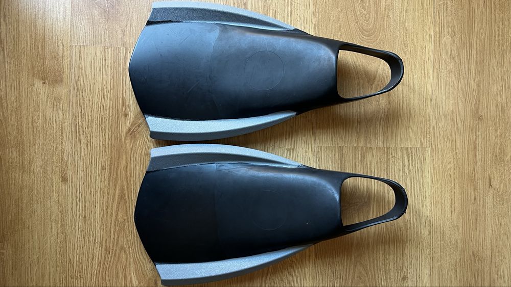 Pés de pato Sola Wetsuits Novos