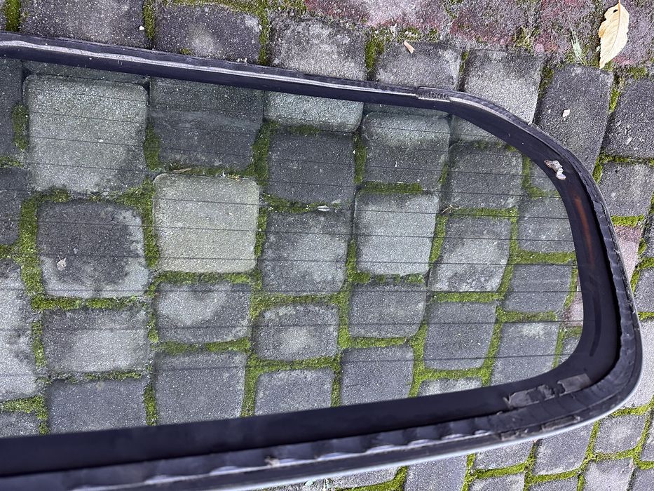 Заднє скло Mitsubishi L300 (Delica)