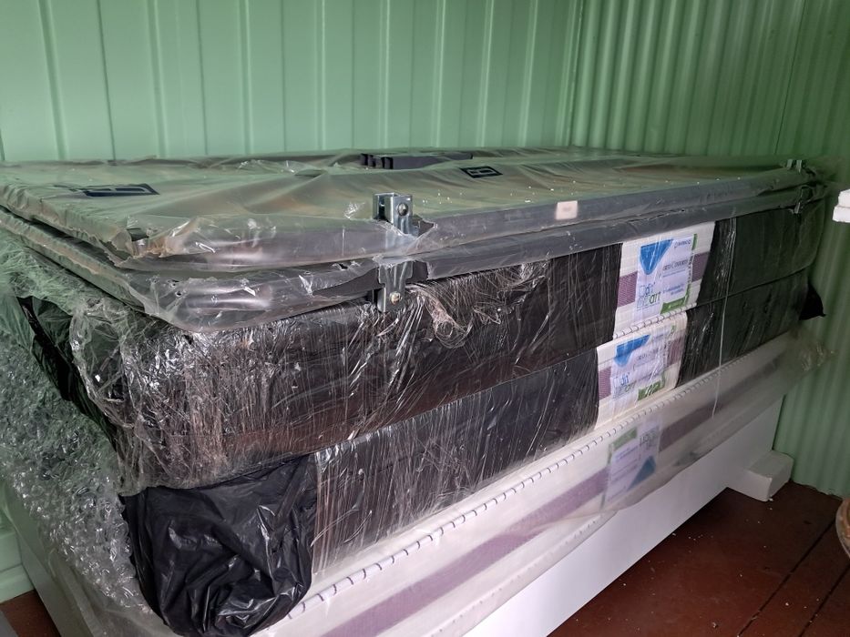 Estrados e colchões de solteiro novos 190 x 90