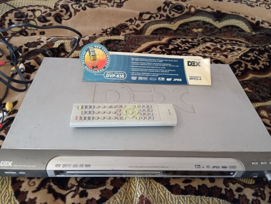 Продам відеоплеер с дисками