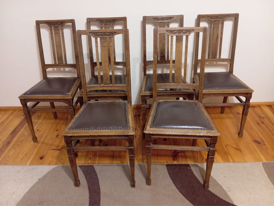 Stare dębowe krzesła obite skórą