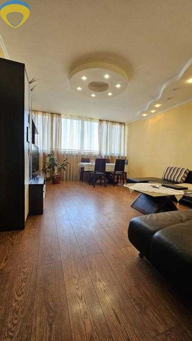Продам простору 2-кімнатну квартиру на Черемушках, вул. Старицького