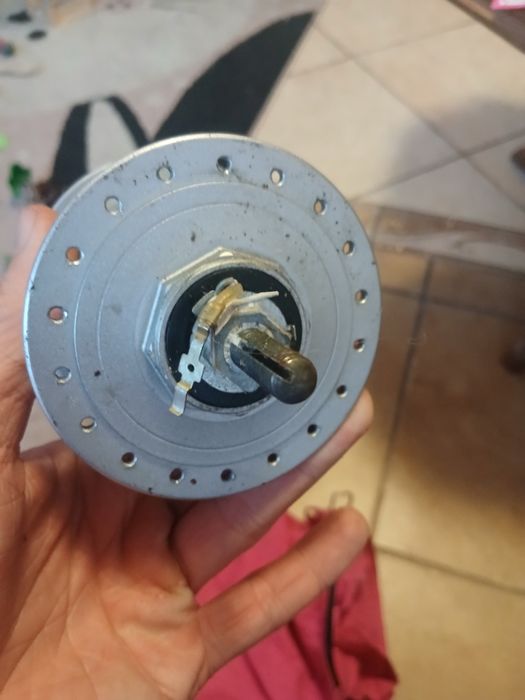 Prądnica rowerowa shimano,  dynamo w kole