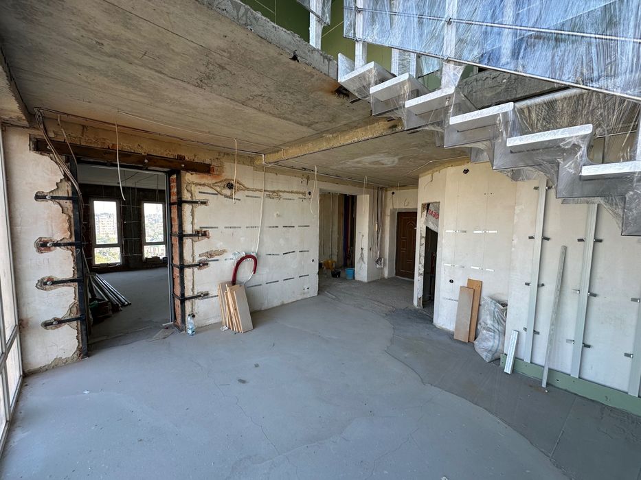 квартира в двох рівнях в центрі міста.