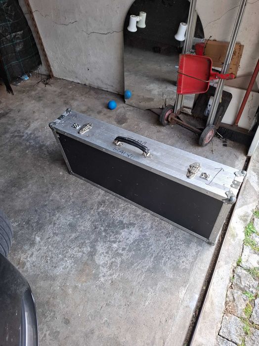 Mala para teclado ou  fios.