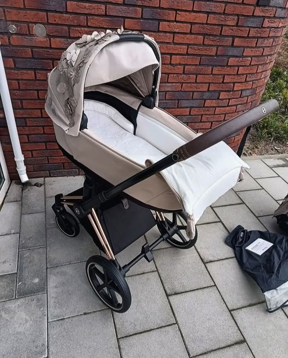 Коляска Cybex Priam lux 4.0 simply flowers
