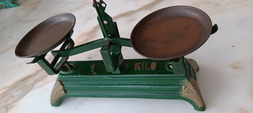 Balança Antiga de Ensino Escolar