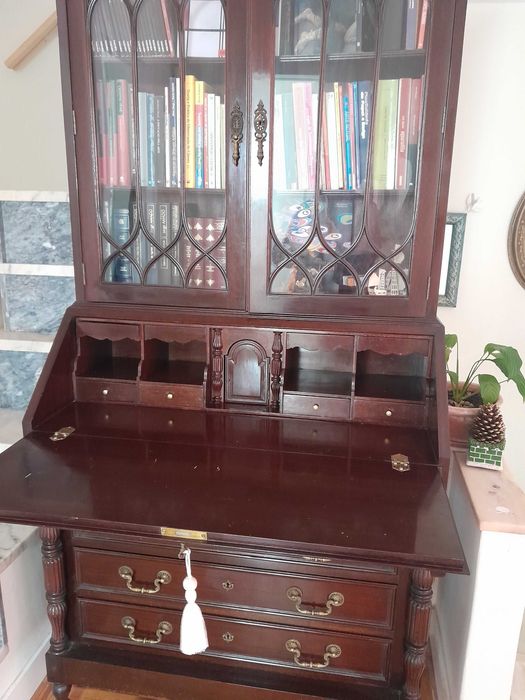 Escrivaninha de estilo clássico