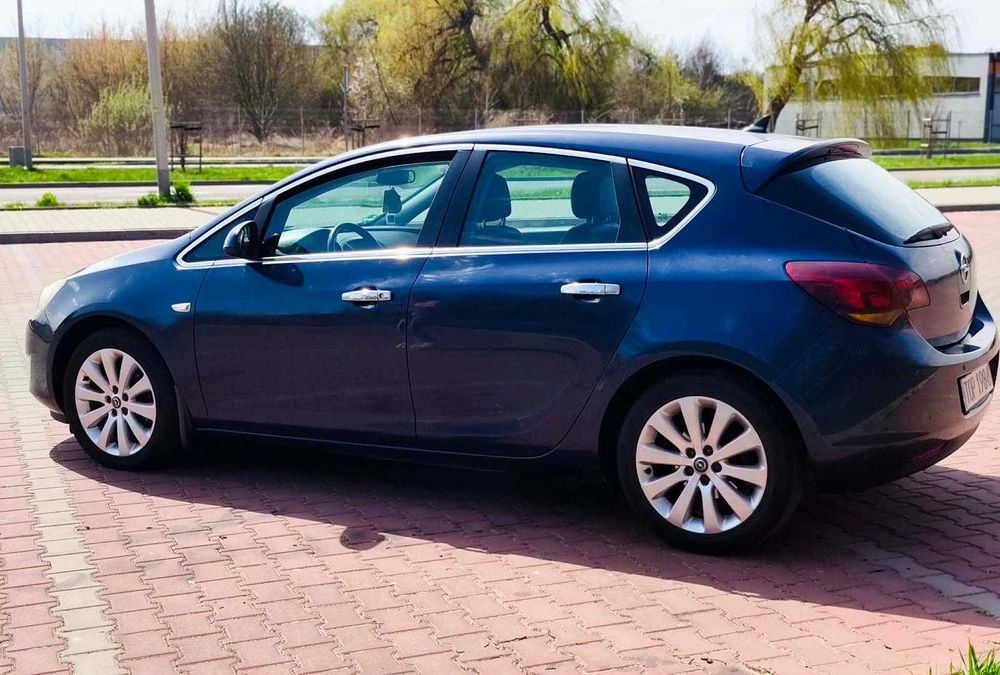 Opel Astra J wersja Cosmo