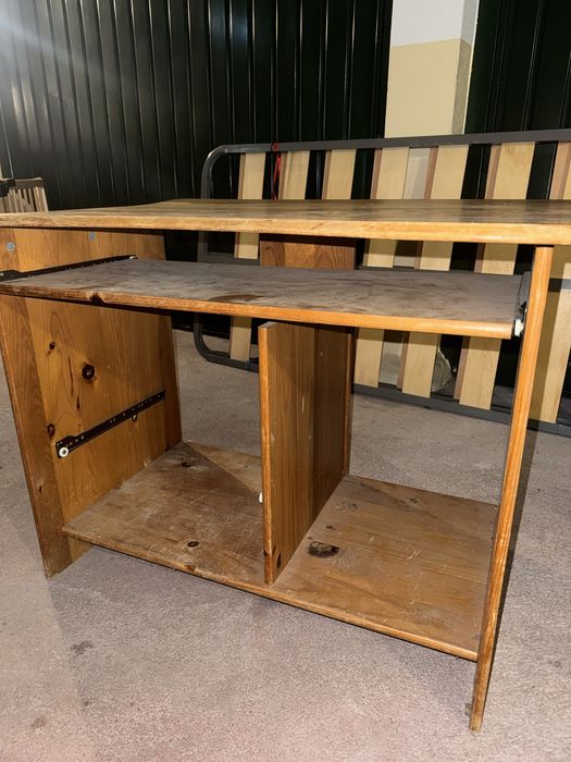 Móvel de Computador / Secretária Ergonómica em Madeira com Prateleira Extensível
