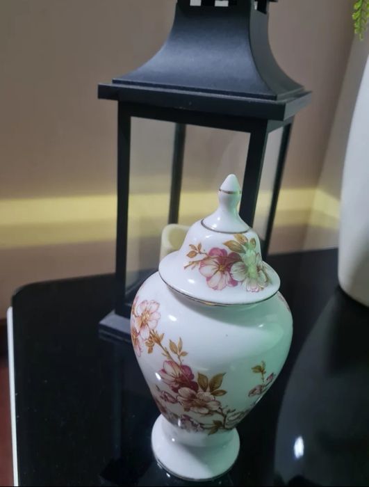 2 Peças decorativas  Jarrão mais pote