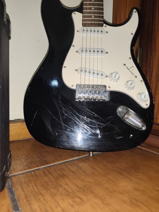 Guitarra Elétrica e-Zippy com amplificador