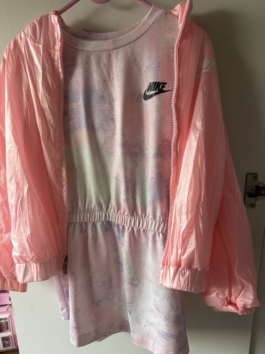 Komplet  Nike sukienka i wiatrowka 4-6 lat
