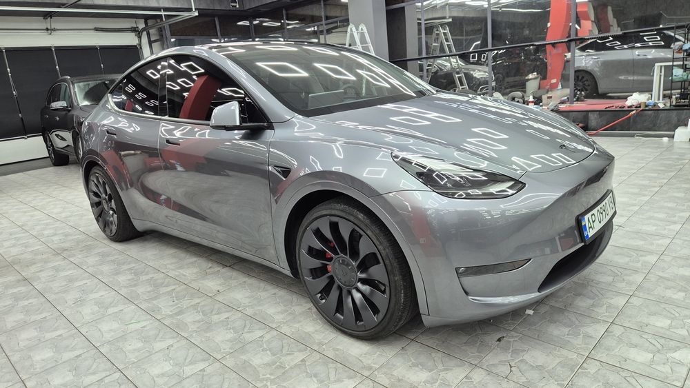 Tesla  Y  performance