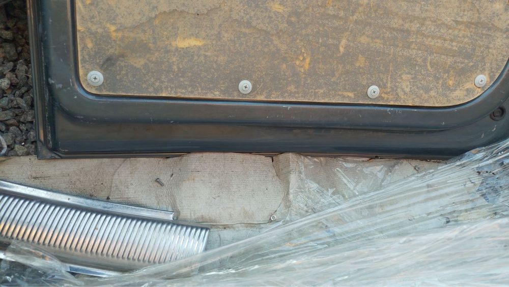 Задня ліва Дверка Volkswagen Caddy 3 Кадді 3