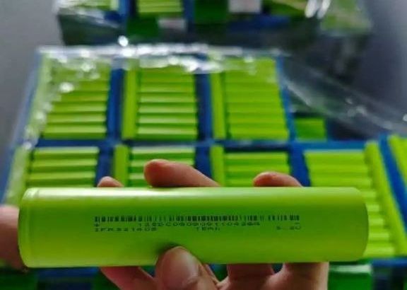 Продаю великий павербанк power bank 120000mah  65w для ноутбука lifepo