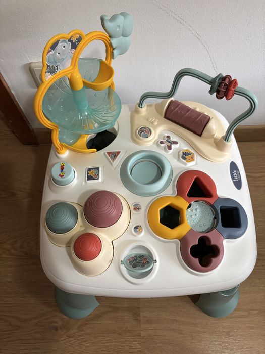 Mesa de atividades Tiny love