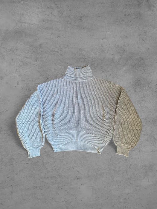 Светр жіночий.