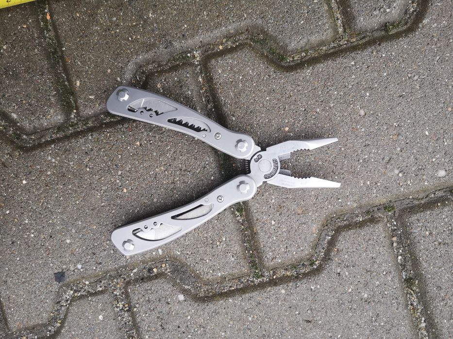 Narzędzie wielofunkcyjne multitool wyprzedaż garażowa