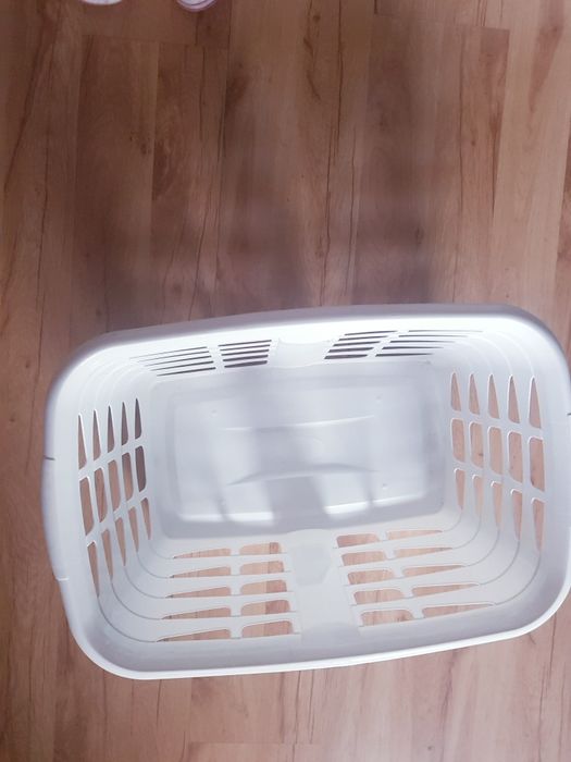 Plastikowy kosz na pranie Tesco Basics 31.5L