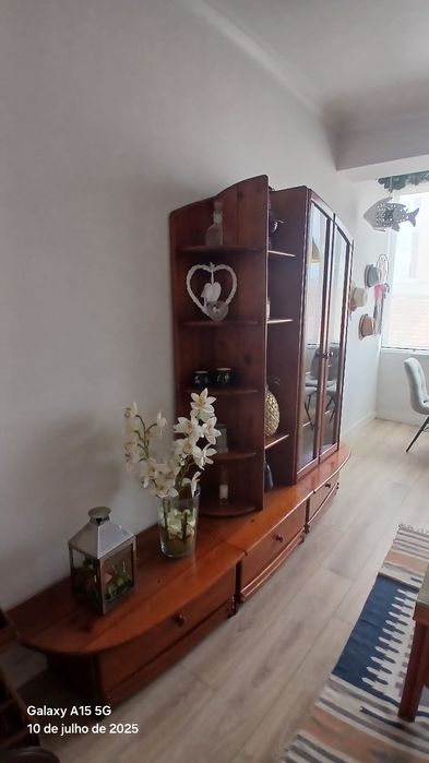 Movel para TV e com cristaleira