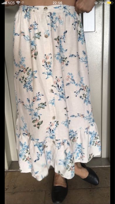 Saia maxi florida em azul e branco