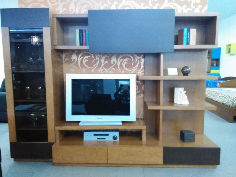 Estante nova em promoção em loja