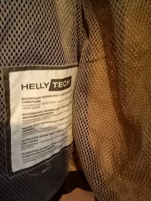 Куртка- ветровка, б/у,на мальчика,или унисекс,Helly Hansen оригинал