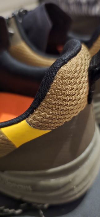 Ténis Veja DEKKAN alveomesh tent black ouro