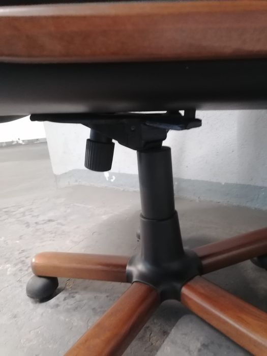 Cadeira de escritório.