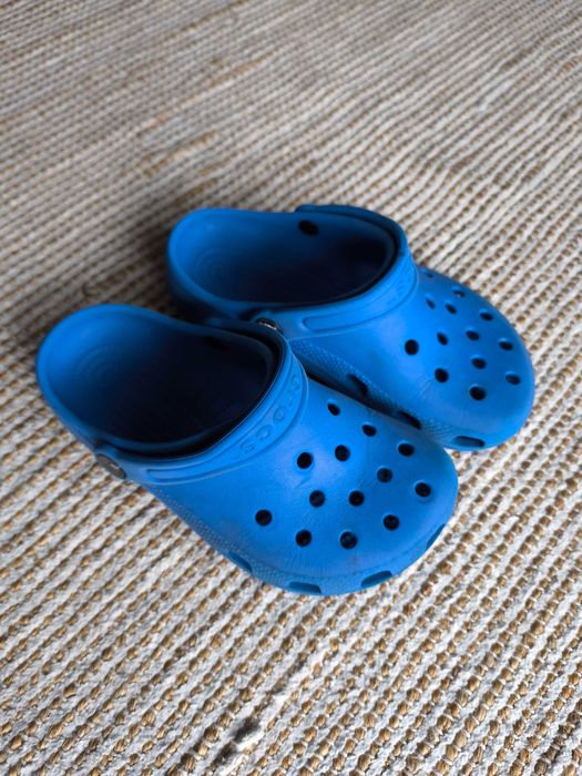 Dziecięce klapki chodaki niebieskie Crocs rozmiar J2 rozmiar 33/34