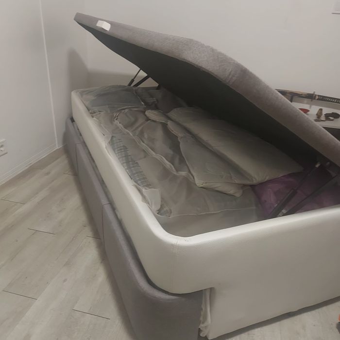 Cama dupla com colchão