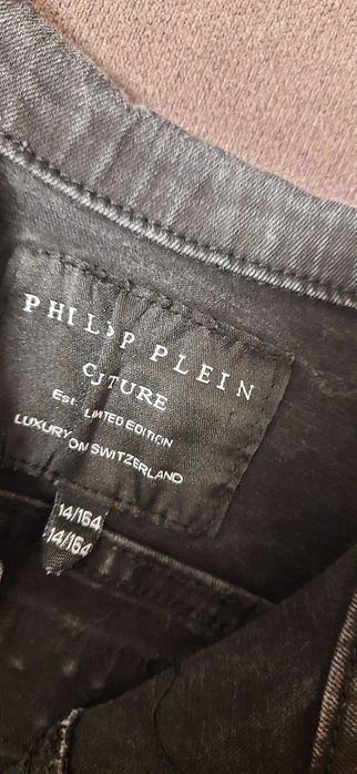 Джинсовий піджак на хлопця.