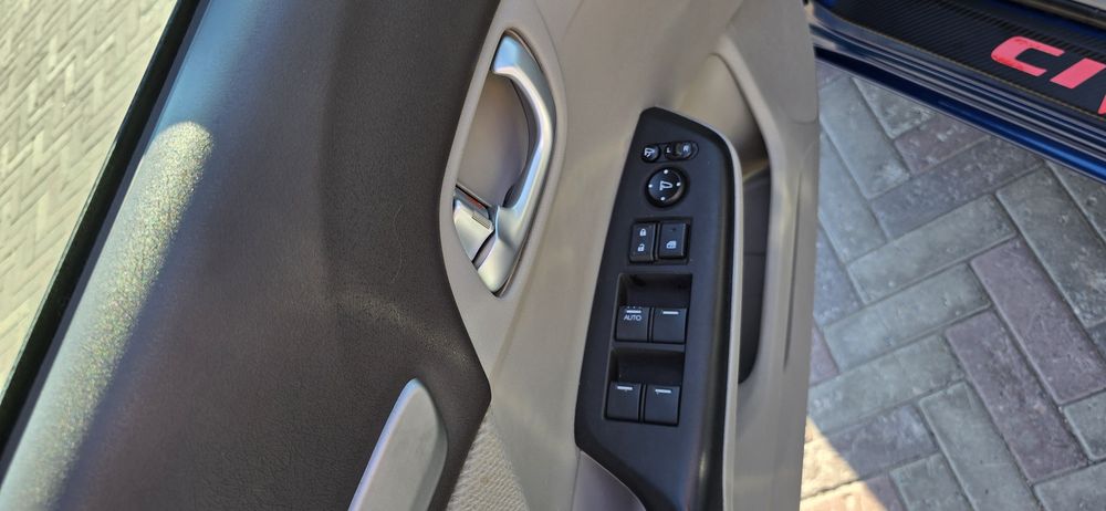 Honda Civic 2012 VIN NLAFB8660CW000363 фото оголошення 12 з 17