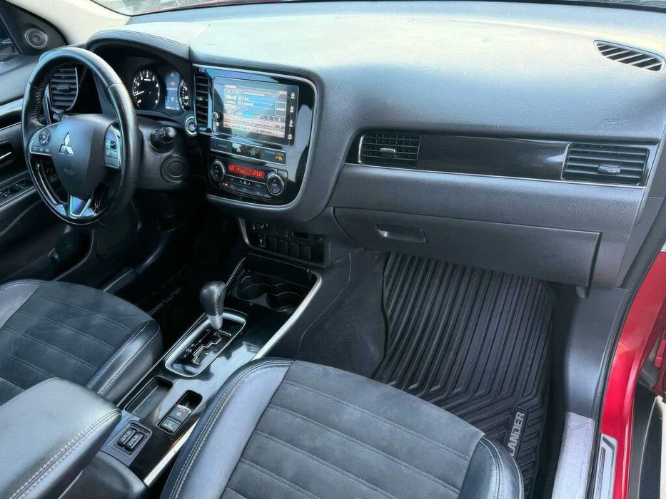 Mitsubishi Outlander SEL      2020